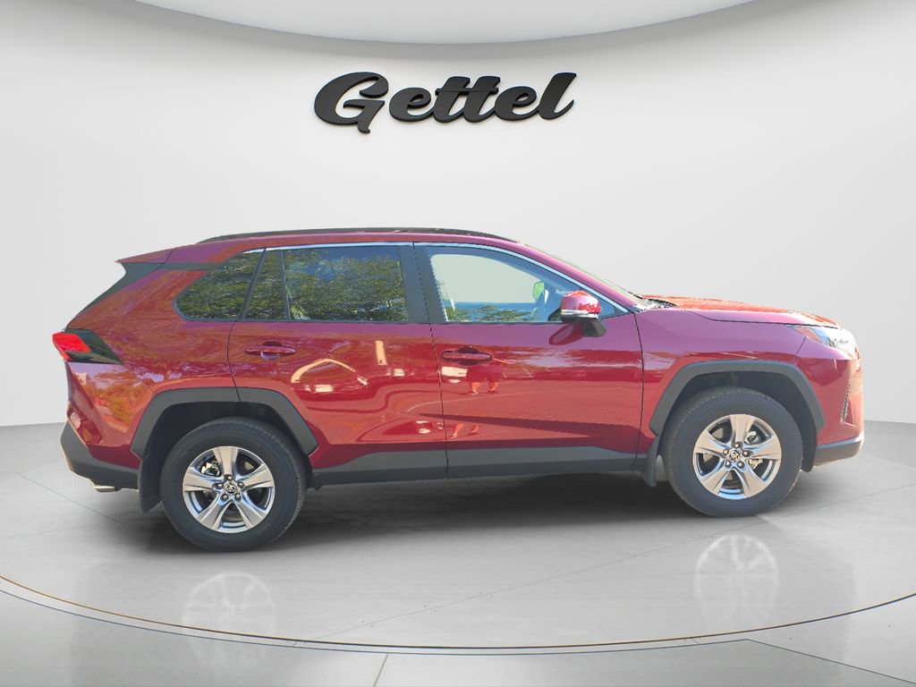 Used 2025 Toyota RAV4 XLE w/ Convenience Package FWD image 4