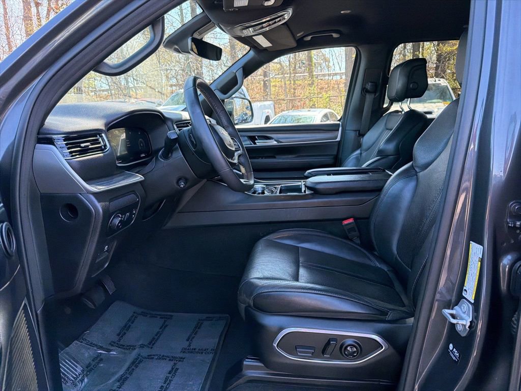 Used 2023 Jeep Wagoneer Series III w/ Preferred Equipment Group image 16