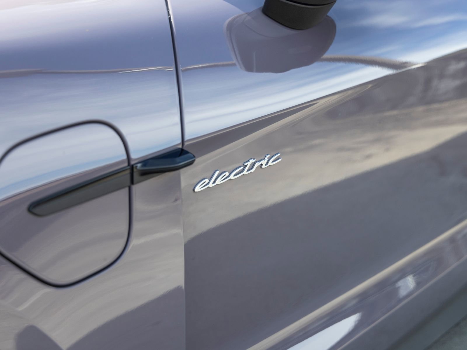 Certified 2025 Porsche Taycan image 18