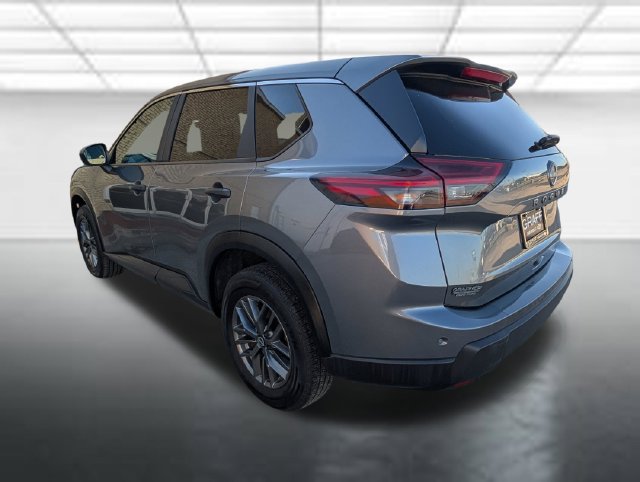 Used 2024 Nissan Rogue S FWD image 2