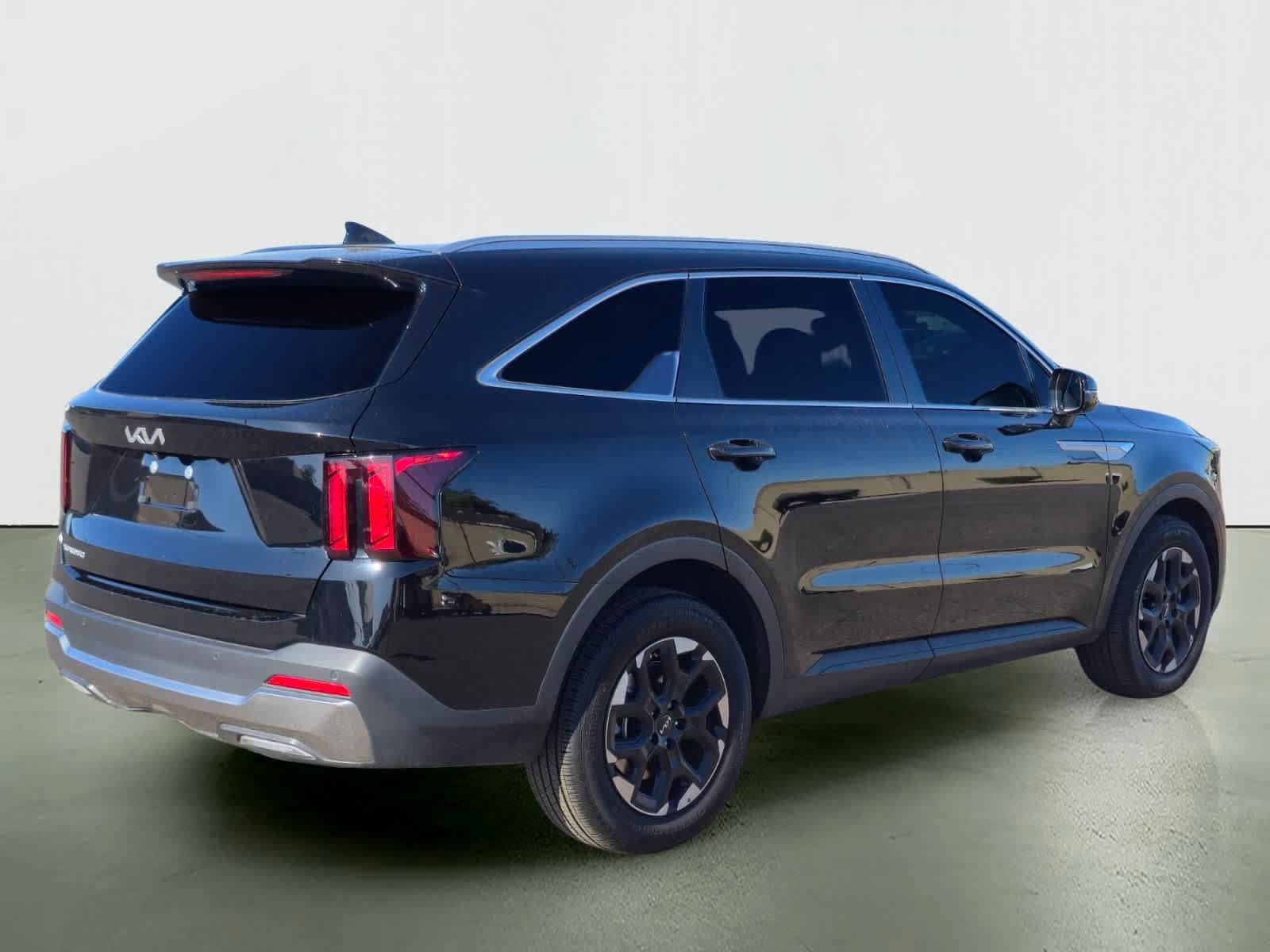Used 2025 Kia Sorento S w/ Panoramic Sunroof Package FWD image 7