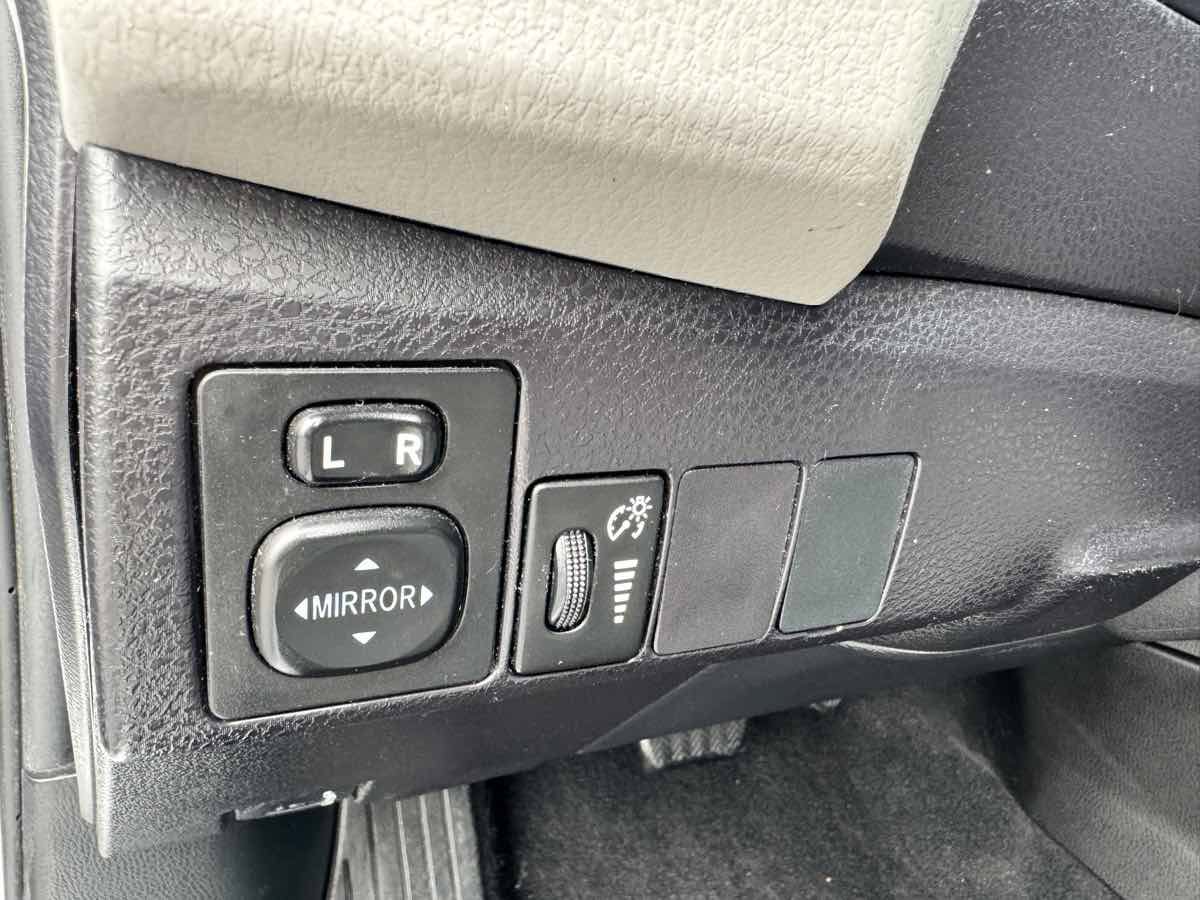 Used 2016 Toyota Corolla LE FWD image 35