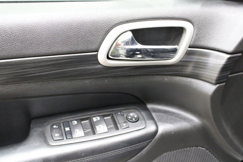 Used 2022 Jeep Grand Cherokee Laredo X image 18