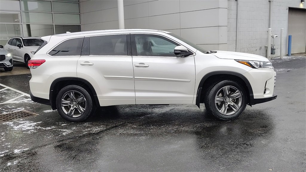 Used 2018 Toyota Highlander Limited Platinum image 2