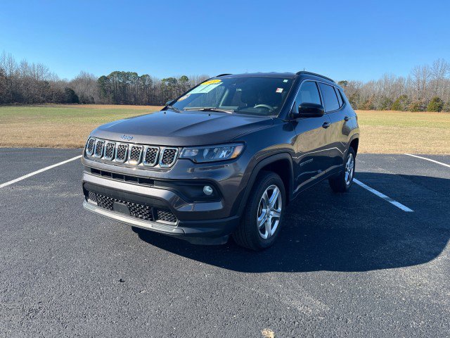Used 2024 Jeep Compass Latitude image 1