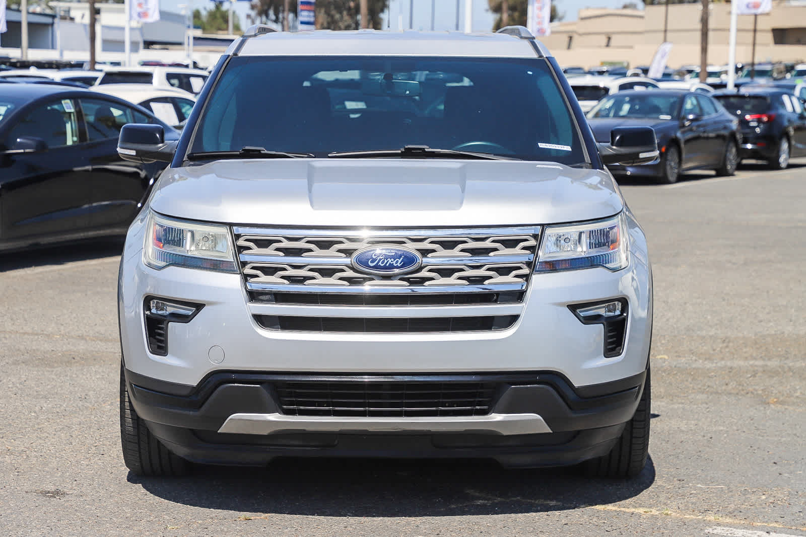 Used 2018 Ford Explorer XLT w/ Equipment Group 201A AWD/4WD image 2