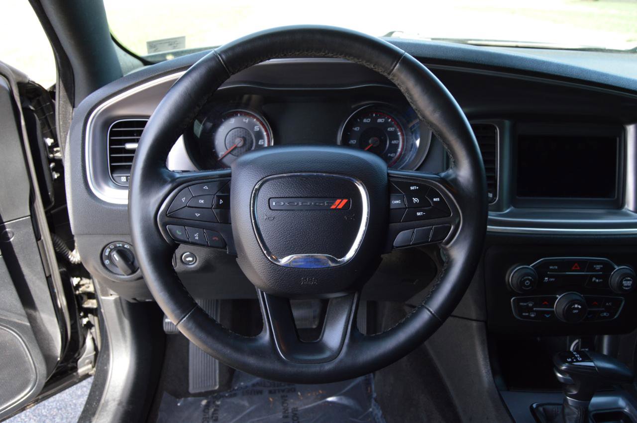 Used 2019 Dodge Charger SXT w/ Blacktop Package RWD image 9