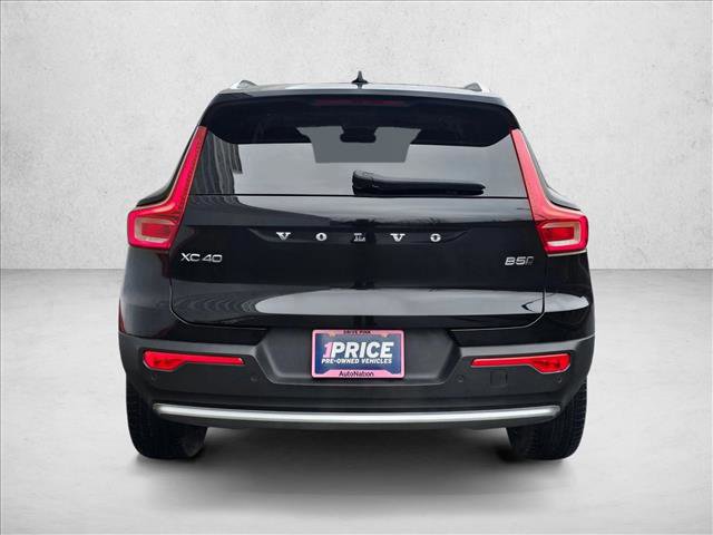 Used 2025 Volvo XC40 B5 Plus image 4