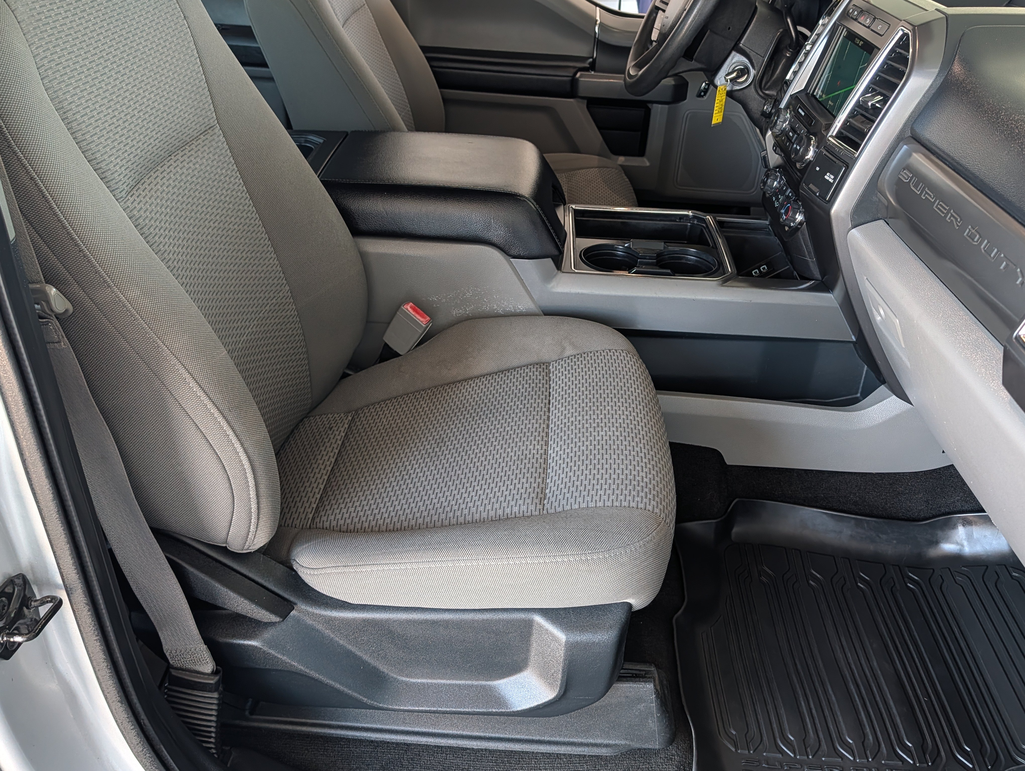Used 2017 Ford F250 XLT w/ XLT Premium Package AWD/4WD image 3
