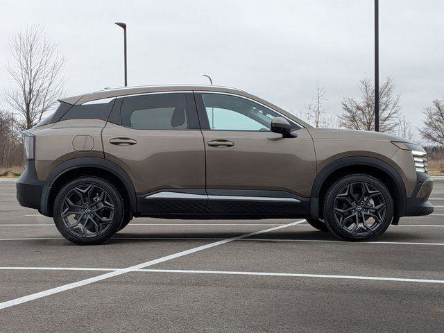 Used 2025 Nissan Kicks SR AWD/4WD image 4