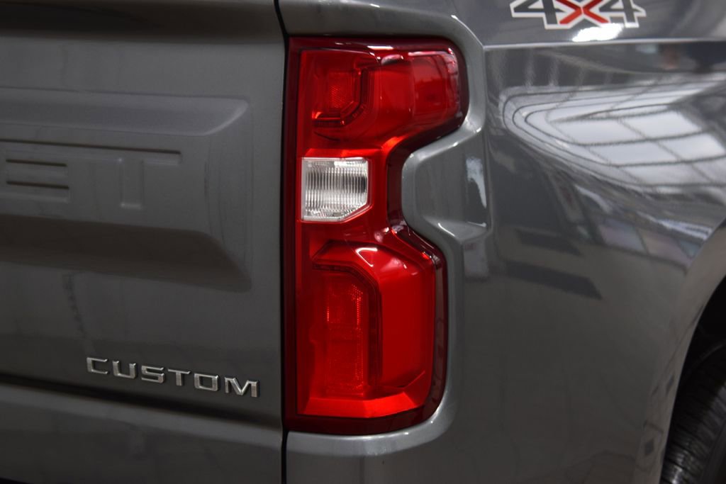 Used 2022 Chevrolet Silverado 1500 Custom w/ Safety Confidence Package AWD/4WD image 19