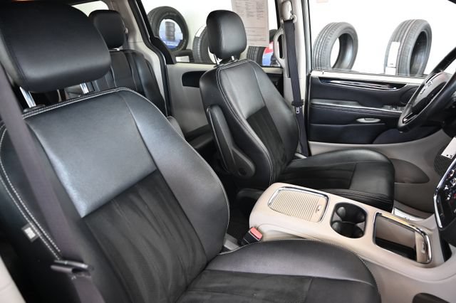 Used 2017 Dodge Grand Caravan SXT FWD image 9