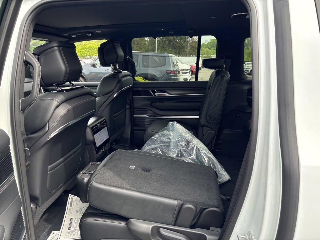 New 2026 Jeep Grand Wagoneer L Summit AWD/4WD image 17