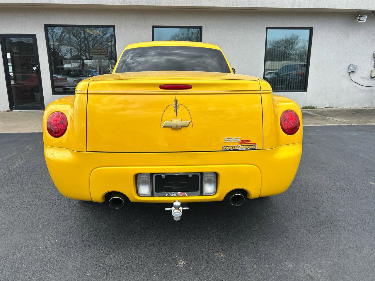 Used 2004 Chevrolet SSR w/ Preferred Equipment Group RWD image 6