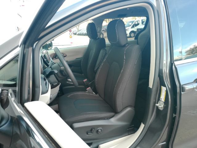 Used 2023 Chrysler Voyager LX FWD image 16