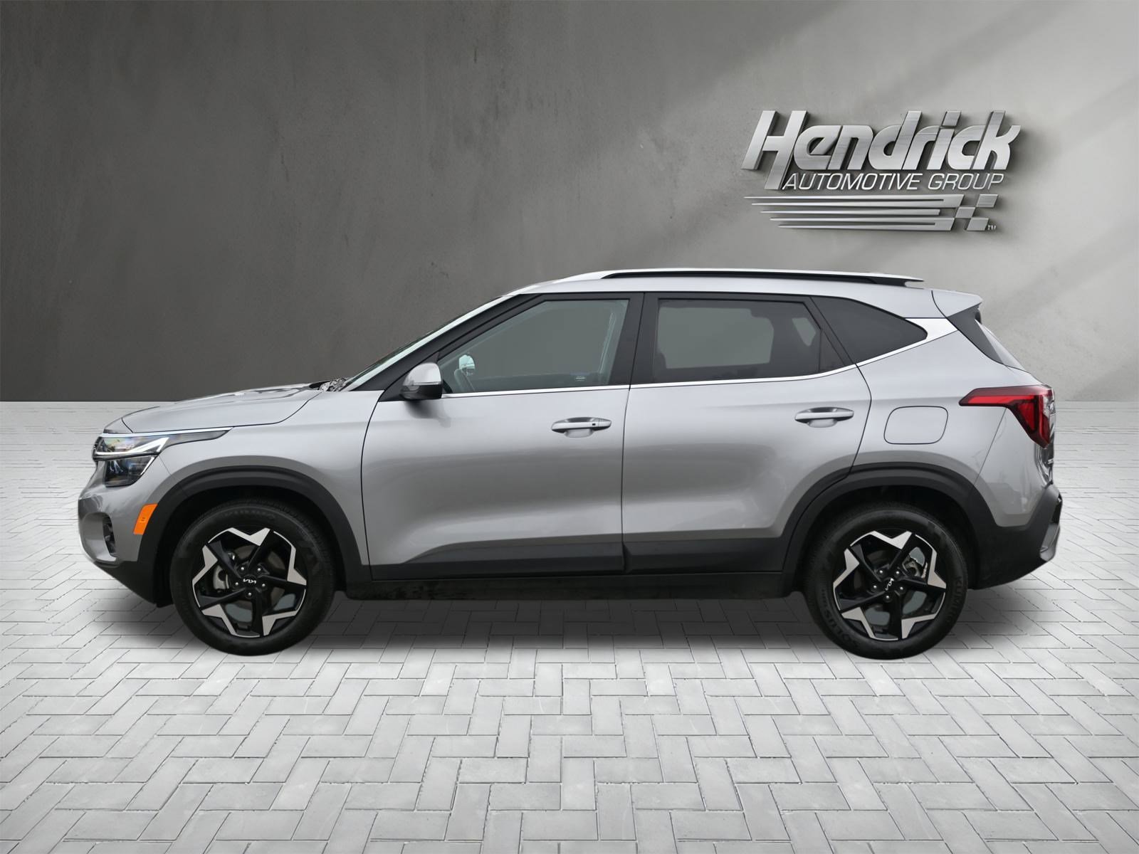 Used 2025 Kia Seltos EX image 9