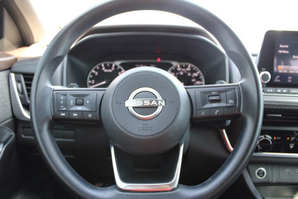 Used 2023 Nissan Rogue S image 25