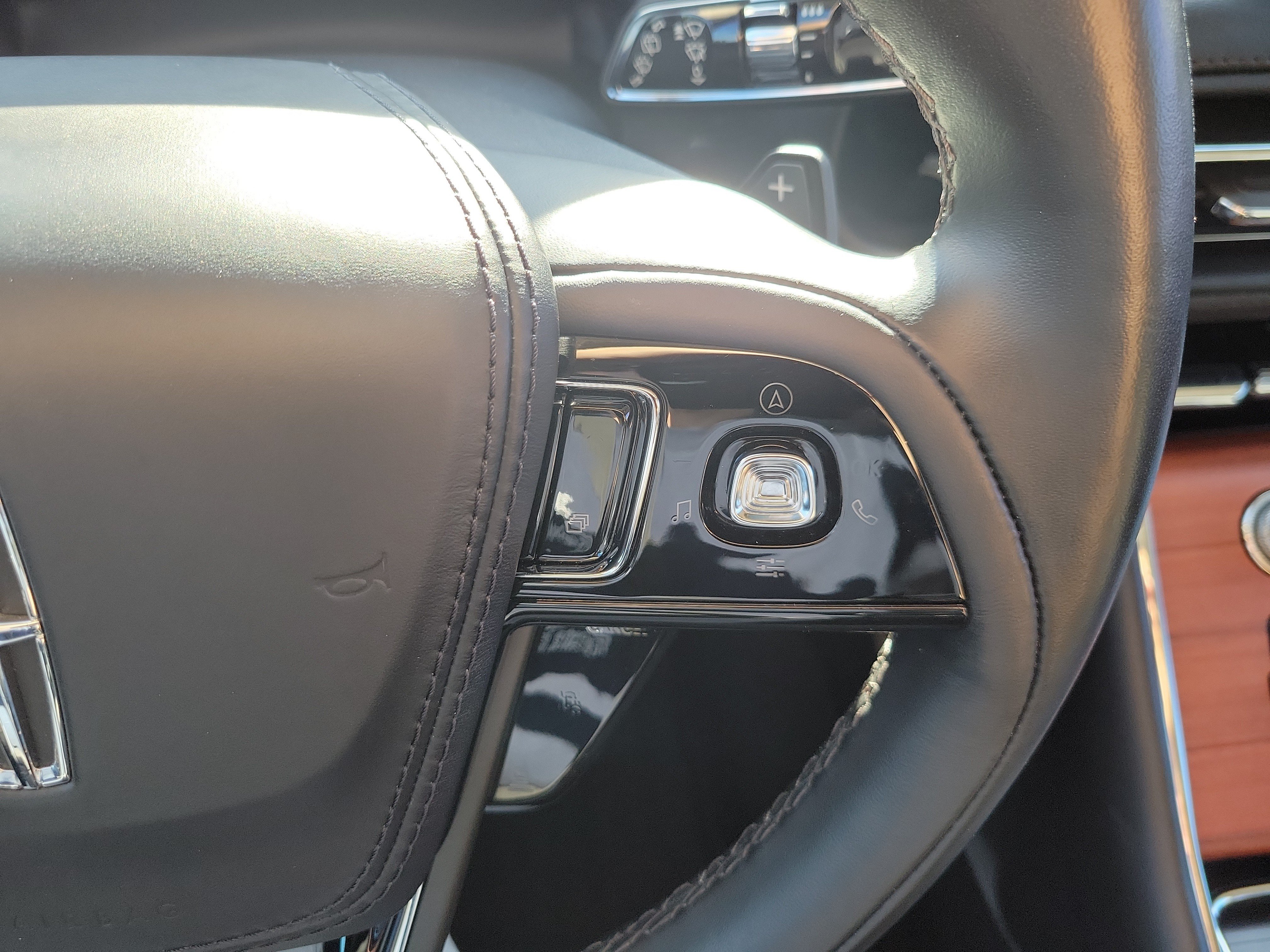 Used 2024 Lincoln Aviator Reserve w/ Equipment Group 201A RWD image 28