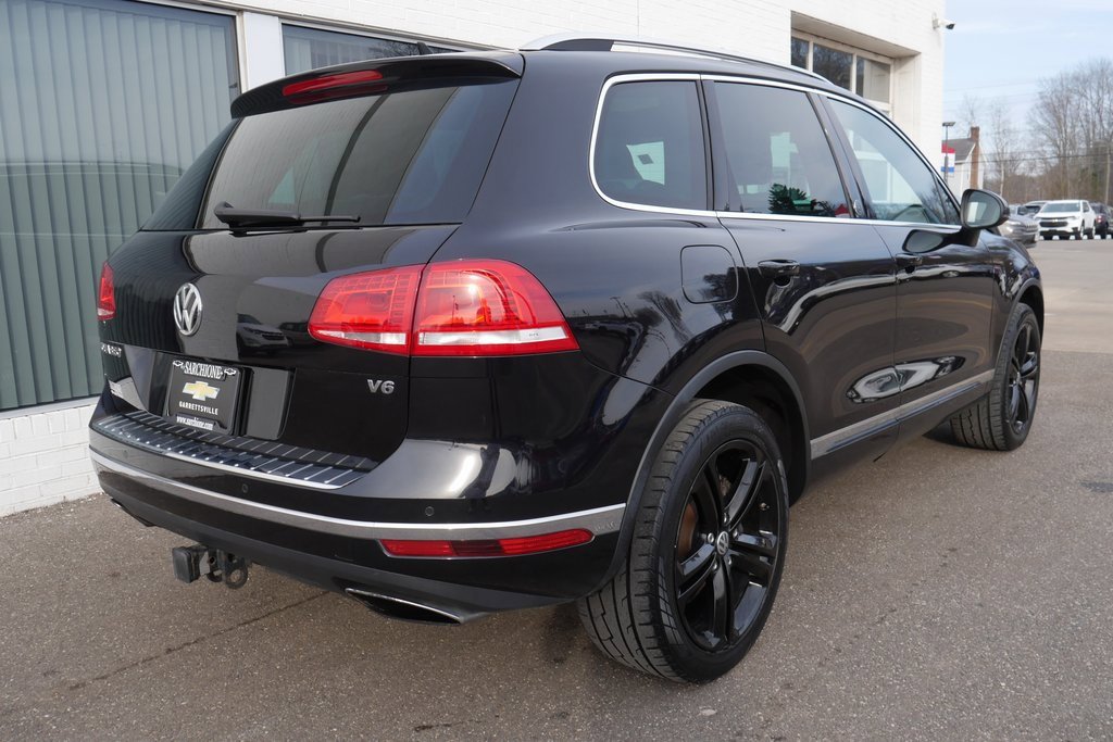 Used 2017 Volkswagen Touareg Wolfsburg Edition image 41