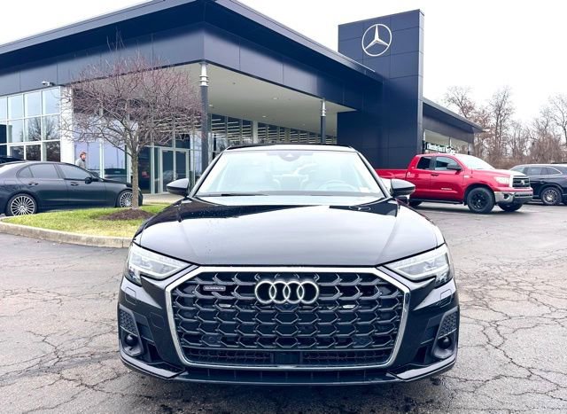 Used 2023 Audi A8 L 3.0T image 2