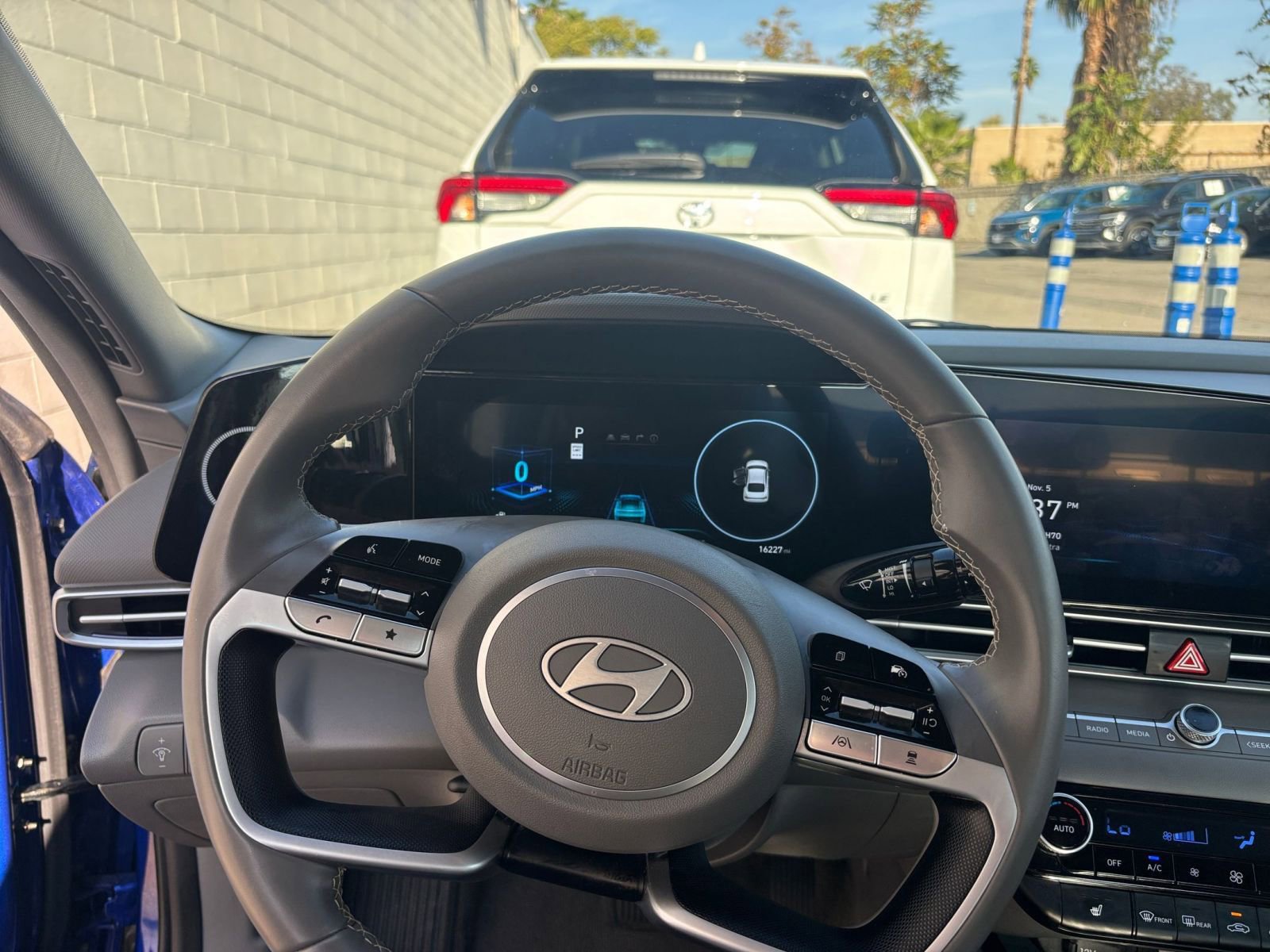 Used 2025 Hyundai Elantra SEL image 34