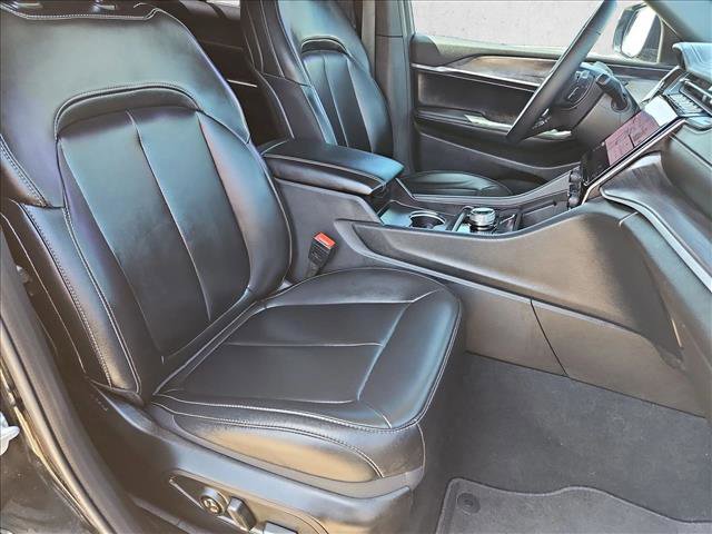 Used 2025 Jeep Grand Cherokee L Limited w/ Black Appearance Package RWD image 21
