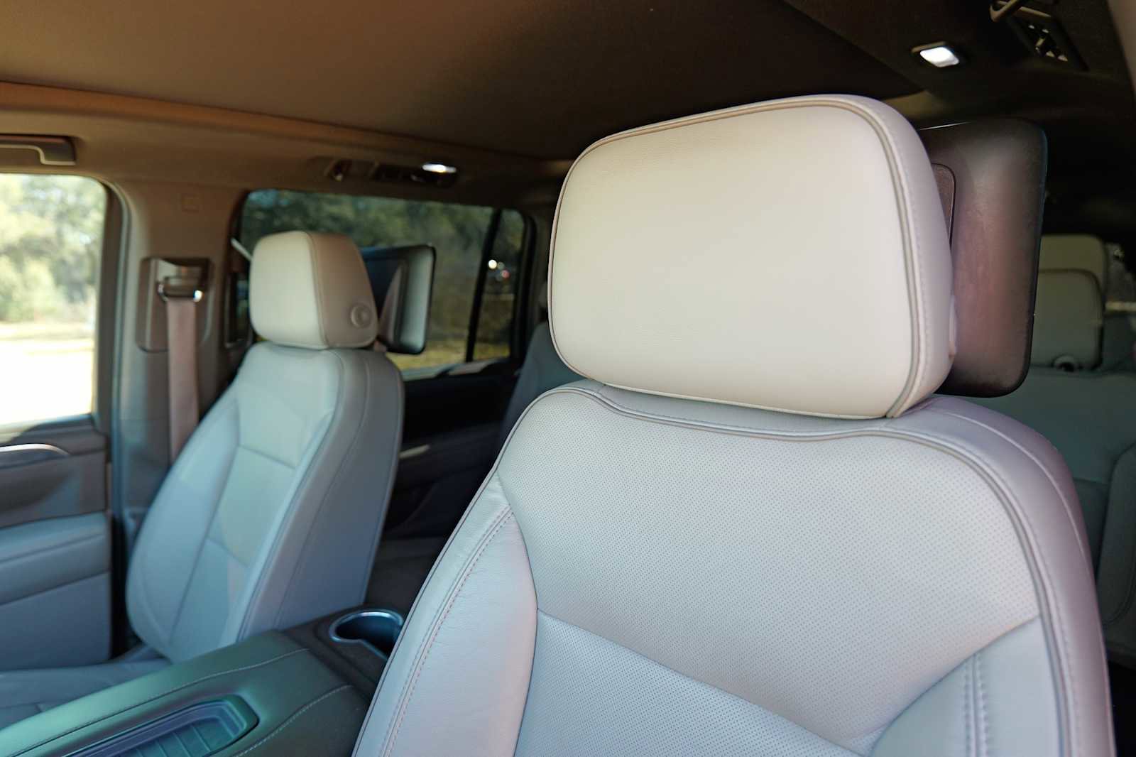 Used 2021 GMC Yukon XL SLT w/ SLT Luxury Plus Package image 11