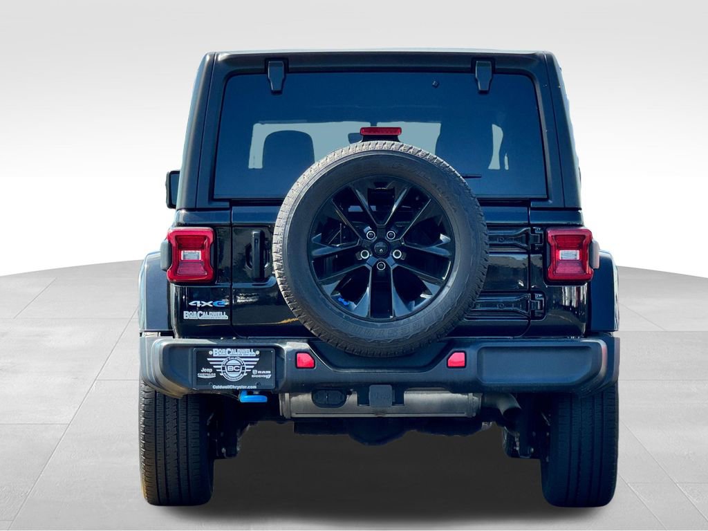 Used 2023 Jeep Wrangler Unlimited Sahara w/ Cold Weather Group AWD/4WD image 6