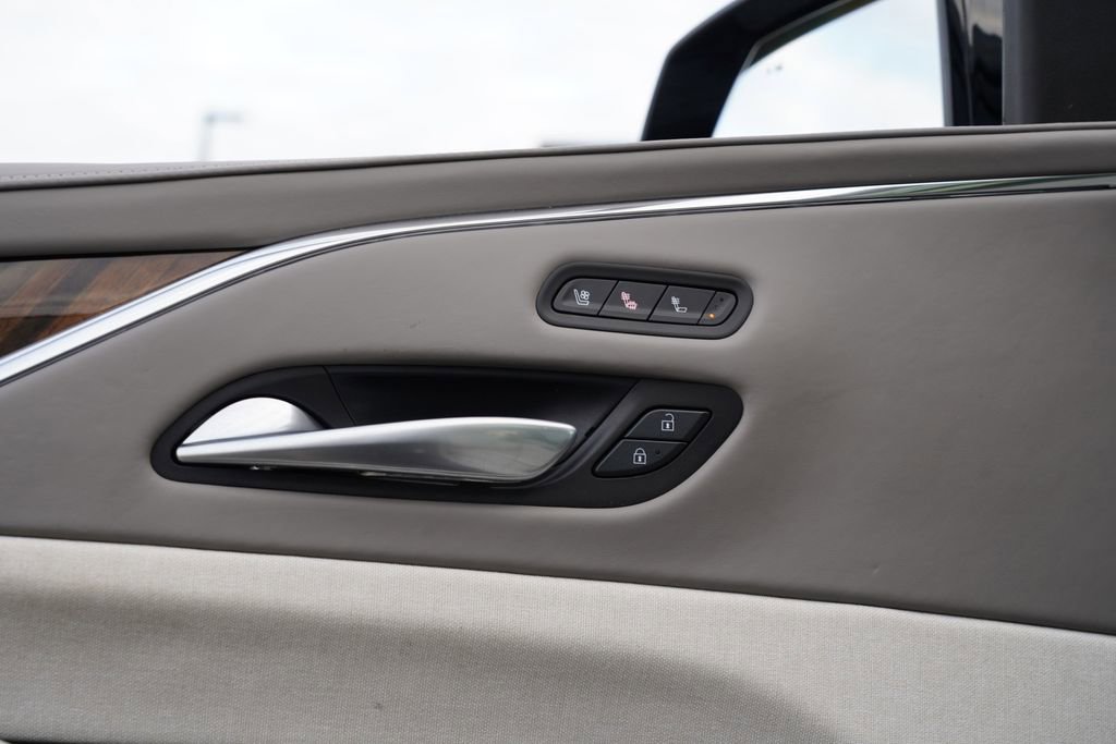 Used 2024 Cadillac Escalade ESV Sport Platinum w/ LPO, ONYX Package image 18