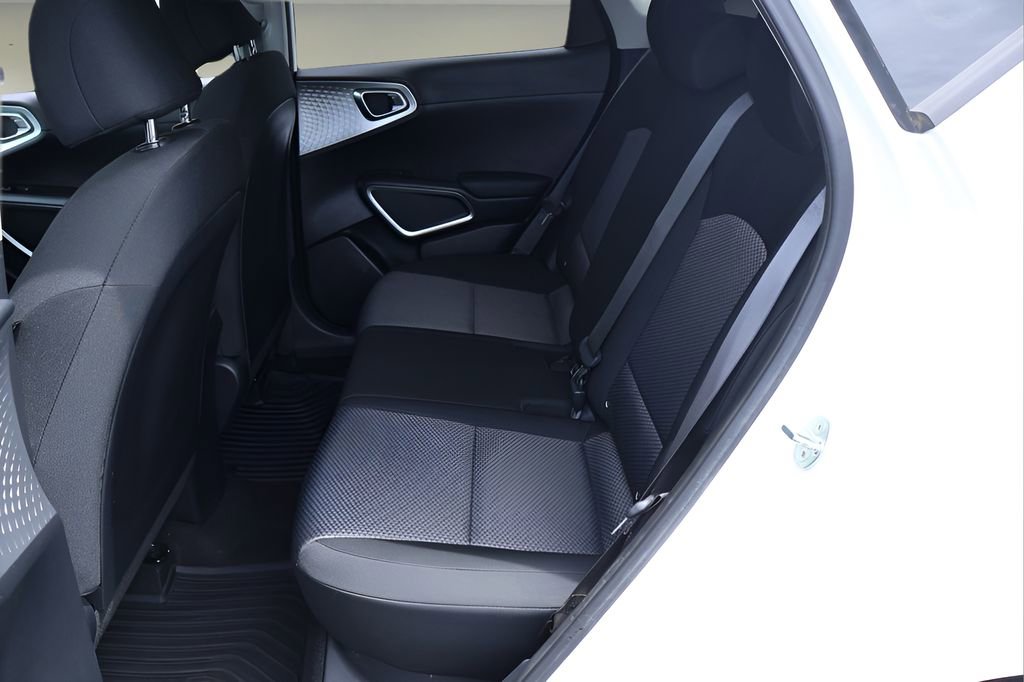 Used 2022 Kia Soul LX image 13
