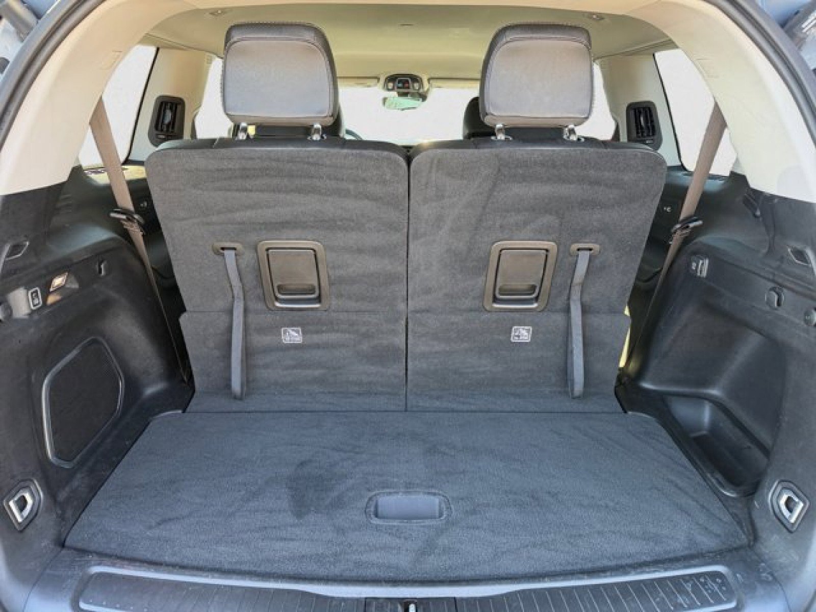 Used 2023 Jeep Grand Cherokee L Limited w/ Luxury Tech Group II image 19