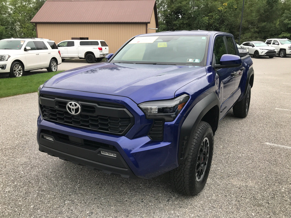 Used 2024 Toyota Tacoma TRD Off-Road AWD/4WD image 4