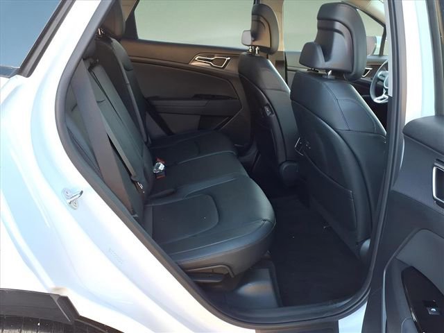 Used 2025 Kia Sportage SX image 14