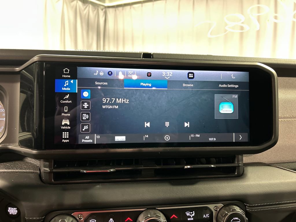 Used 2025 Jeep Wrangler Unlimited Sahara w/ Safety Group AWD/4WD image 17