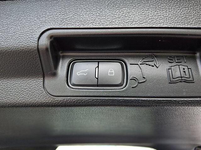 Used 2023 Ford Explorer XLT w/ Equipment Group 202A RWD image 30