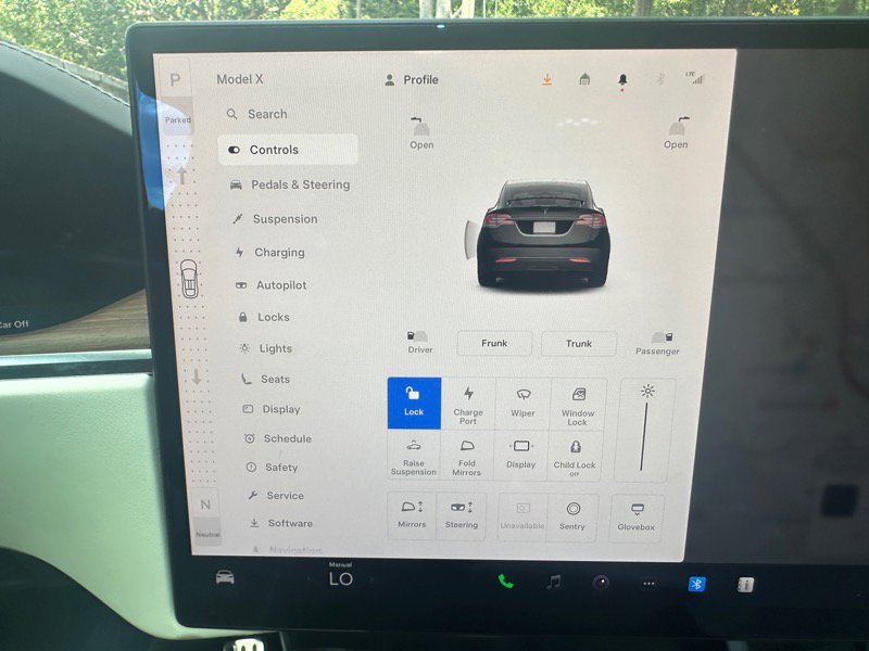 Used 2022 Tesla Model X image 33