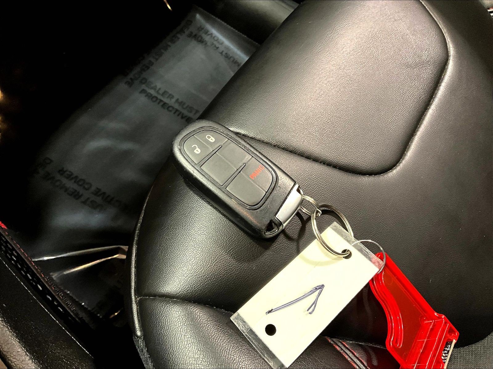 Used 2019 Jeep Cherokee Trailhawk AWD/4WD image 35