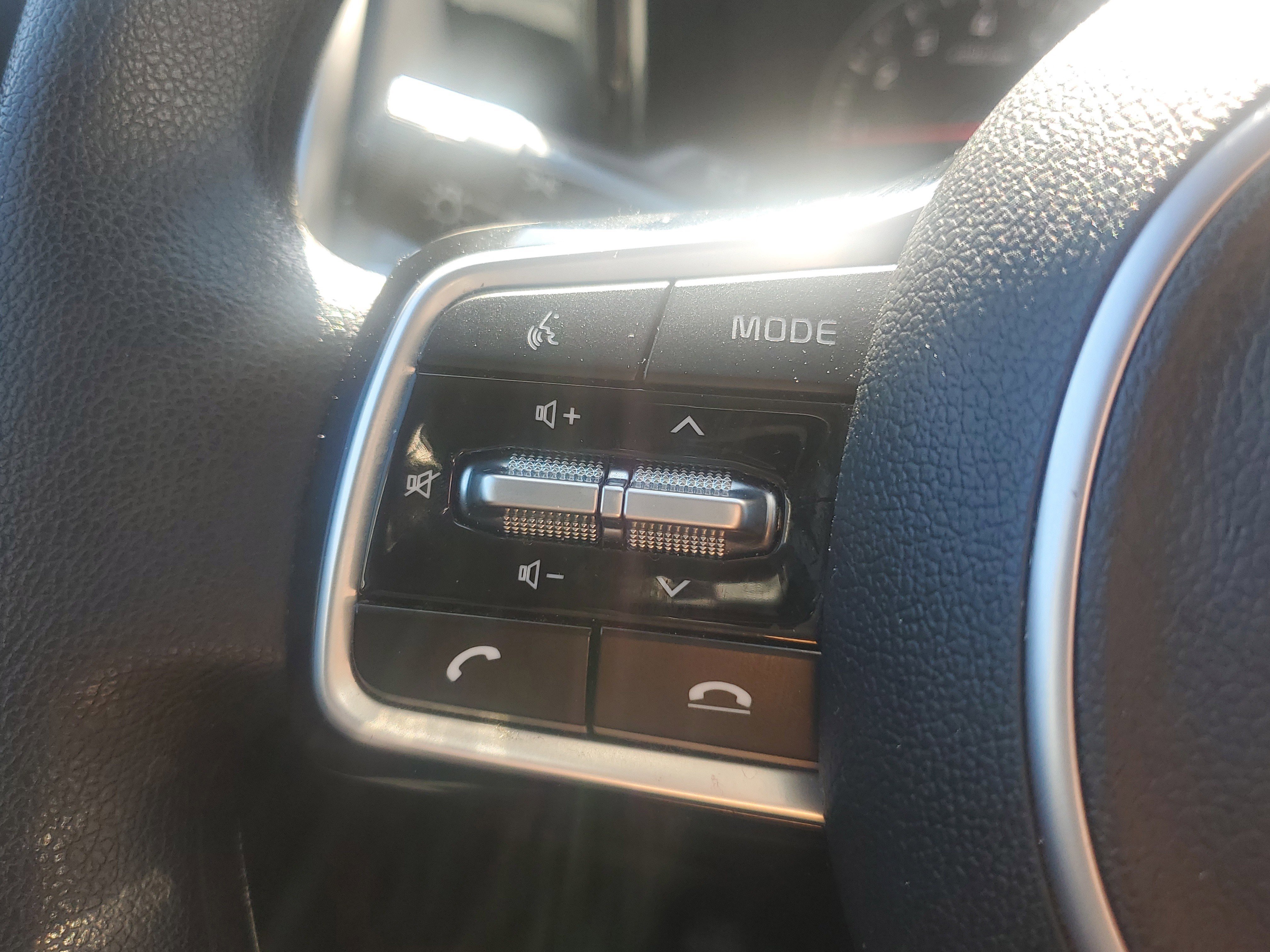 Used 2023 Kia Sorento LX image 16