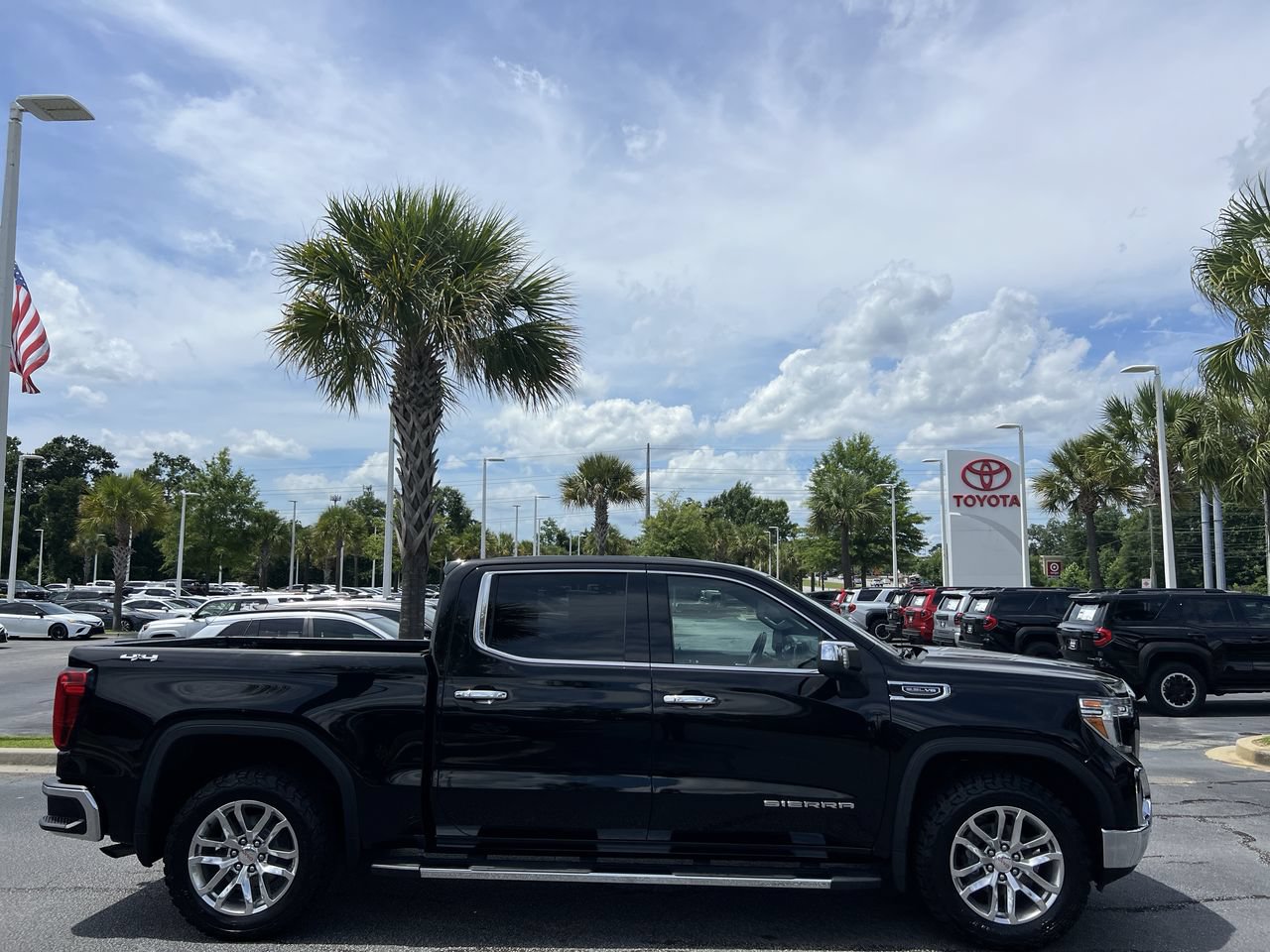 Used 2019 GMC Sierra 1500 SLT w/ SLT Premium Plus Package AWD/4WD image 11