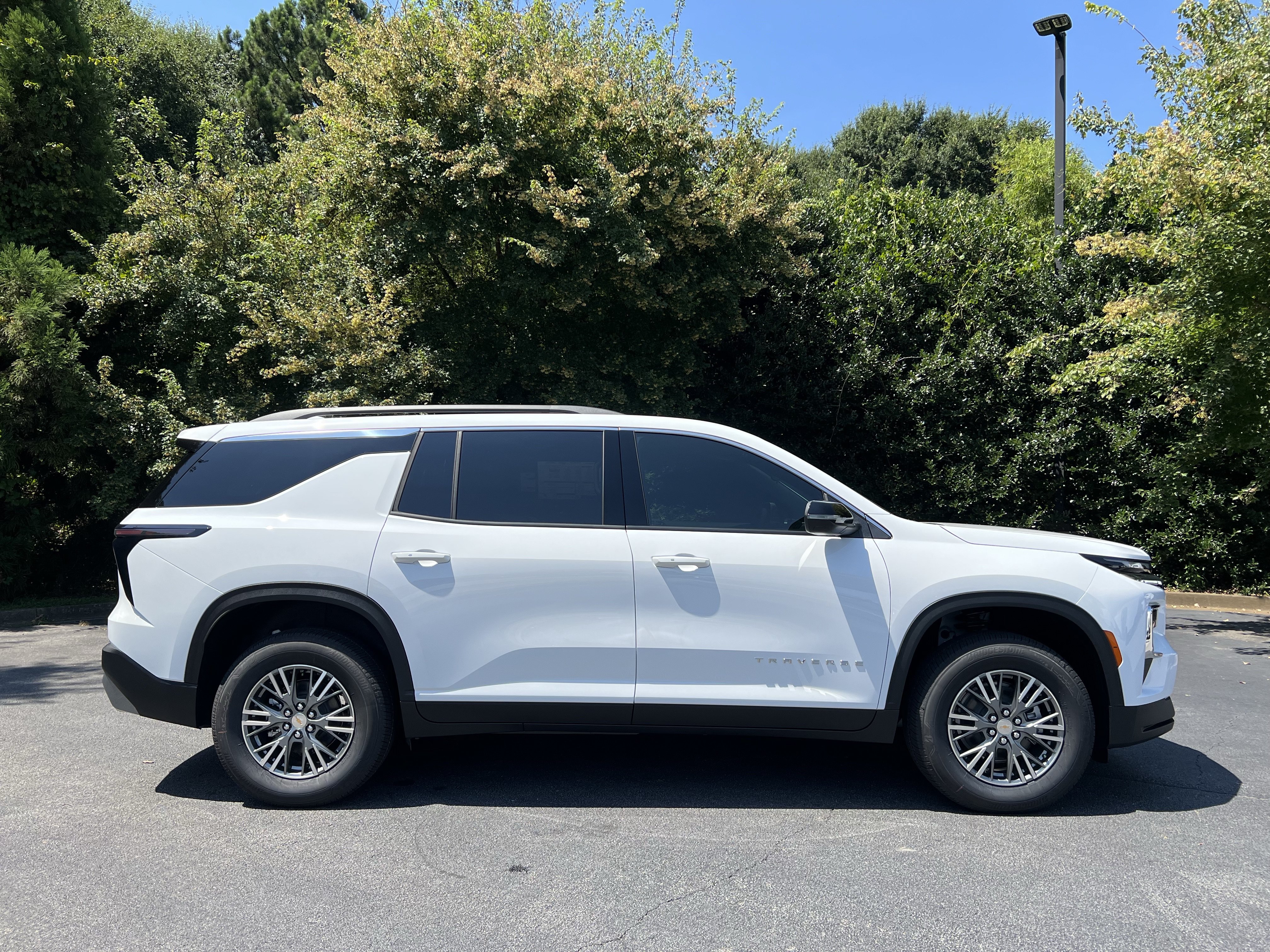 New 2027 Chevrolet Traverse LT FWD image 10