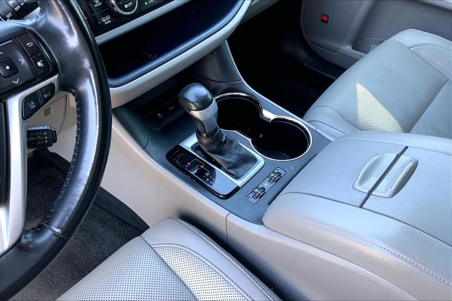 Used 2018 Toyota Highlander Limited FWD image 15