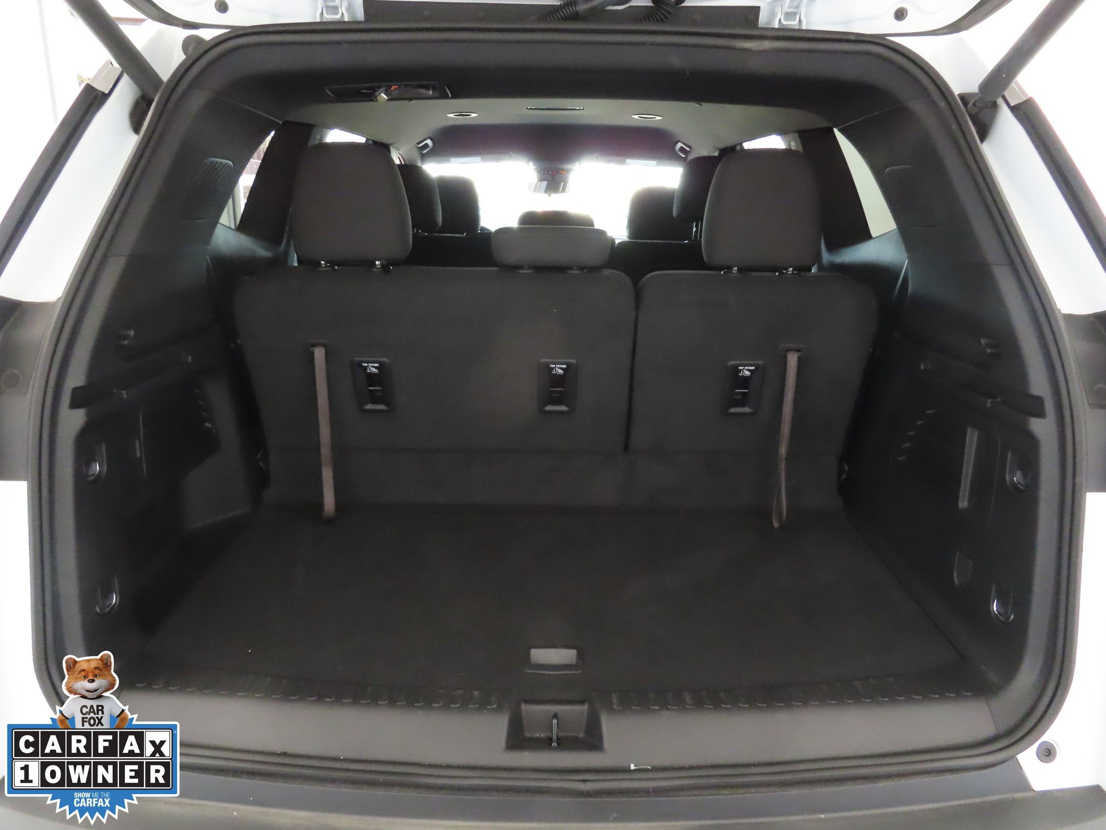 Used 2025 GMC Acadia Elevation image 24