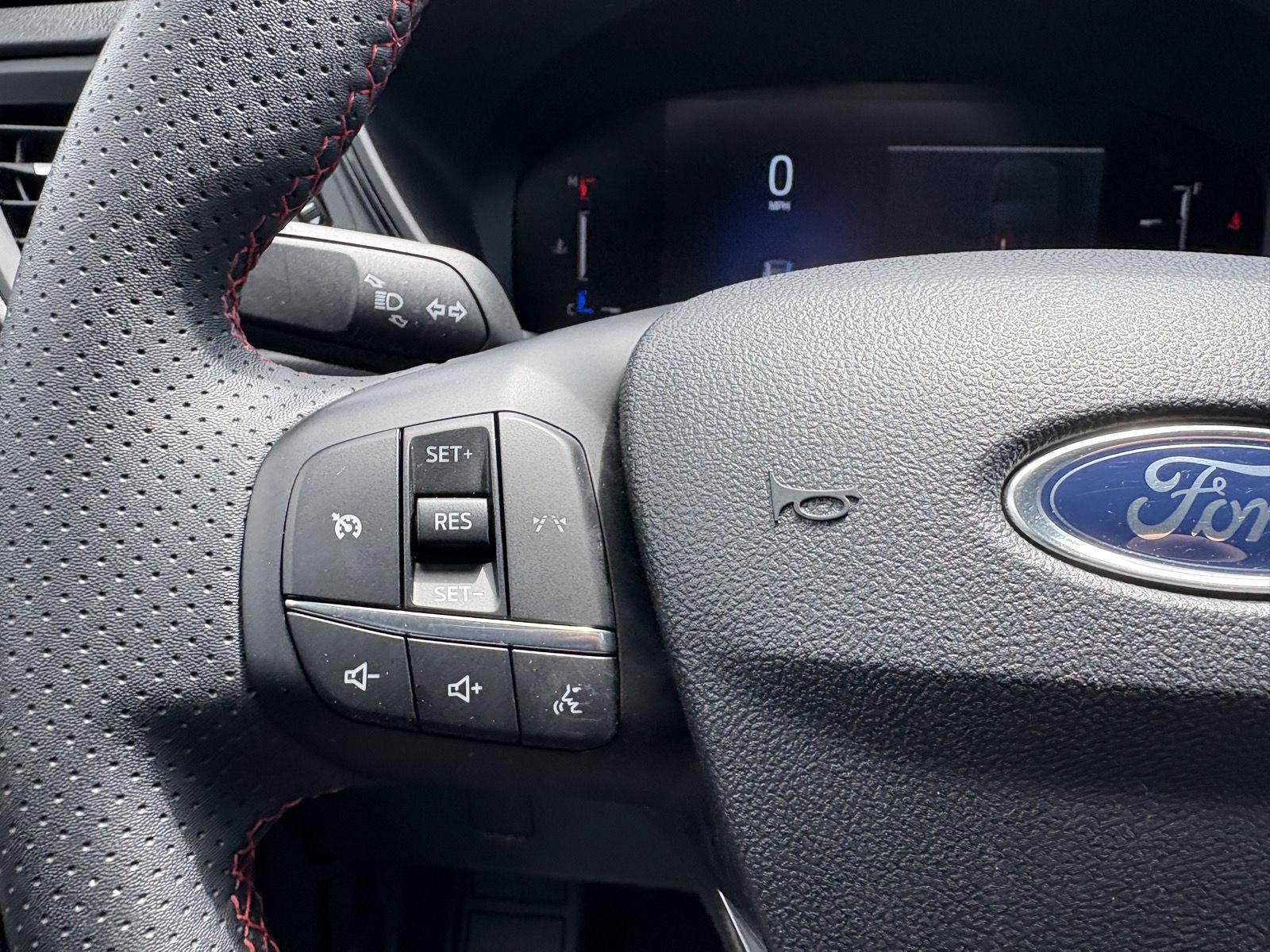 Used 2025 Ford Escape ST-Line AWD/4WD image 10