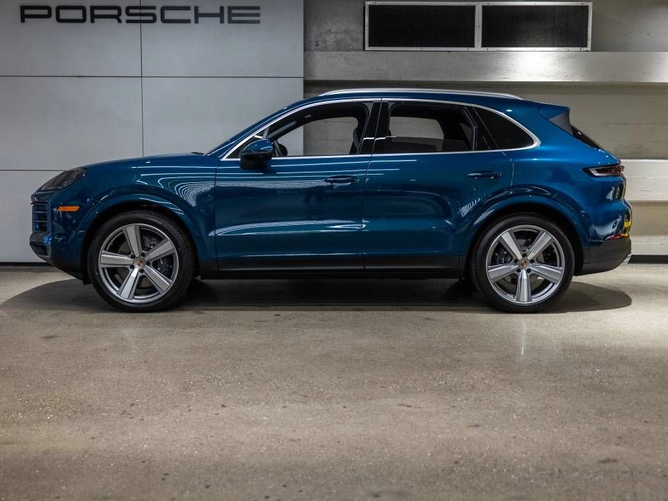 Certified 2026 Porsche Cayenne AWD/4WD image 2