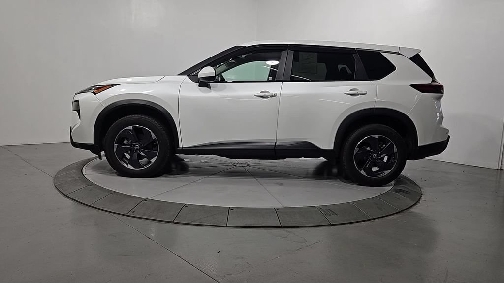 Used 2024 Nissan Rogue SV FWD image 2