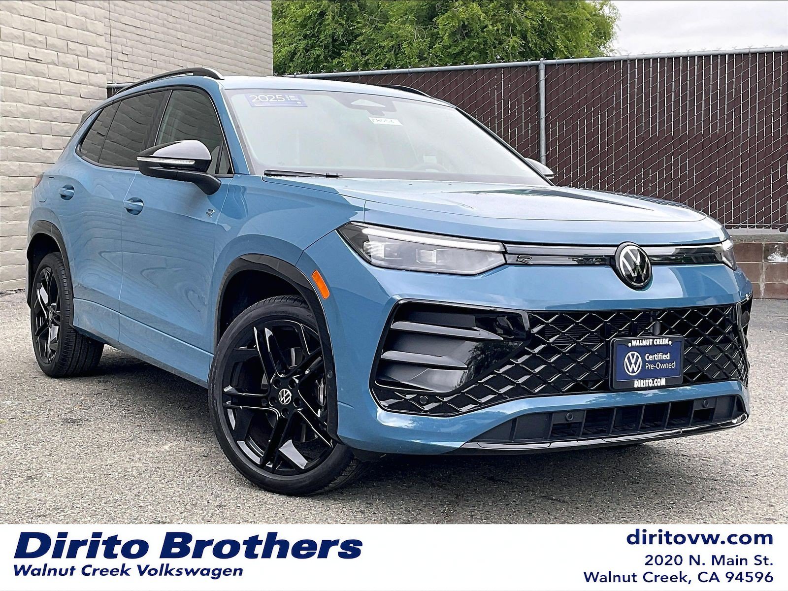 Certified 2025 Volkswagen Tiguan SE R-Line AWD/4WD image 1