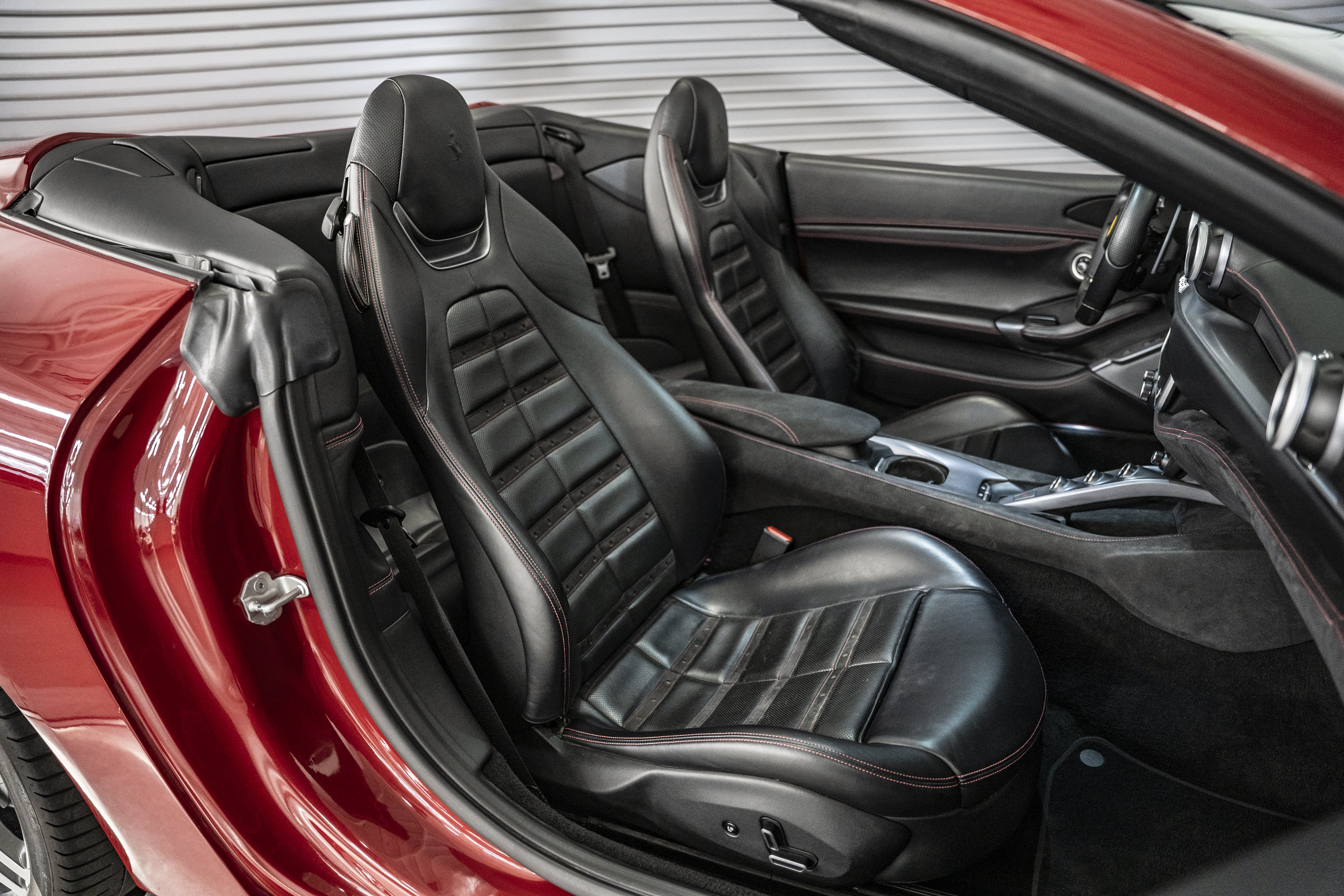 Used 2019 Ferrari Portofino RWD image 24