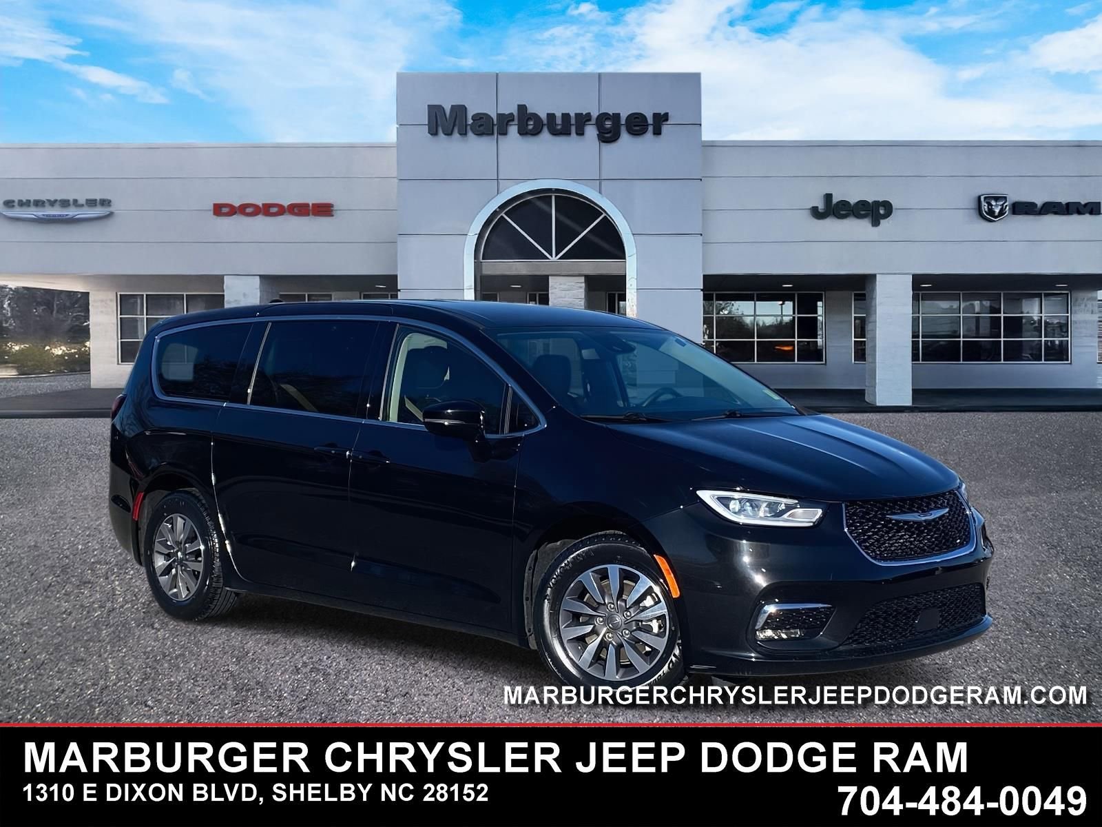 Used 2024 Chrysler Pacifica Limited FWD image 1
