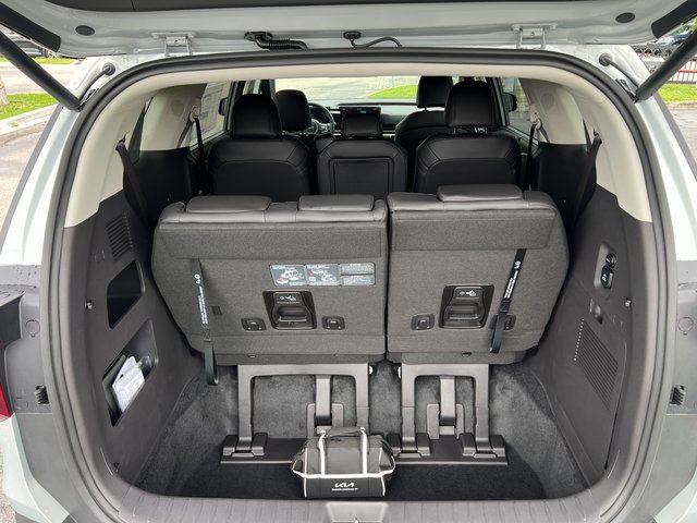 New 2026 Kia Carnival SX w/ SX Dark Edition Package image 11