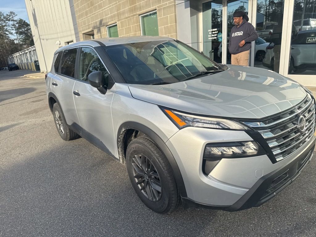 Used 2024 Nissan Rogue S image 3